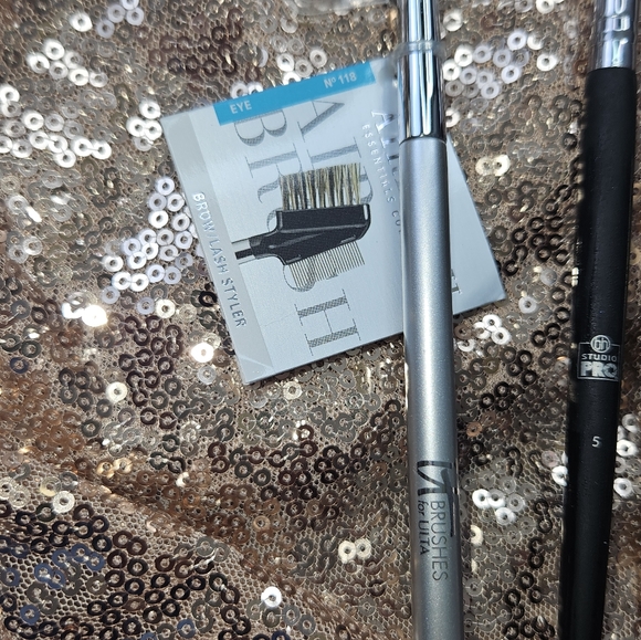 Makeup Brush Bundle - Picture 2 of 5